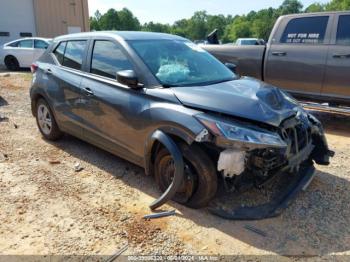  Salvage Nissan Kicks