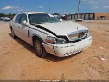  Salvage Lincoln Towncar