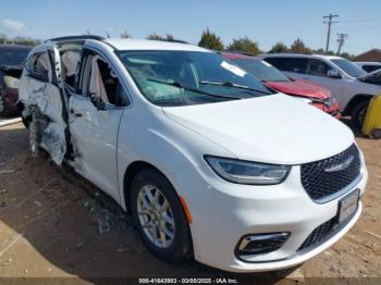  Salvage Chrysler Pacifica