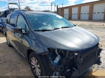  Salvage Chrysler Pacifica
