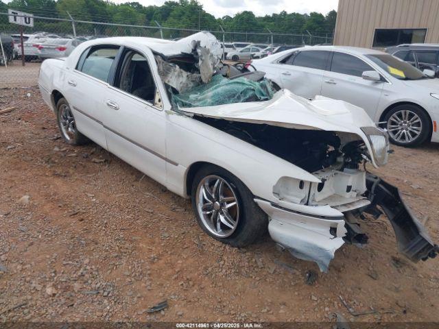  Salvage Lincoln Towncar