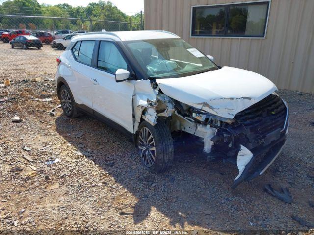  Salvage Nissan Kicks