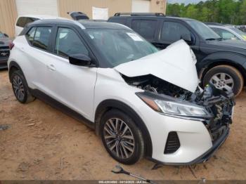  Salvage Nissan Kicks