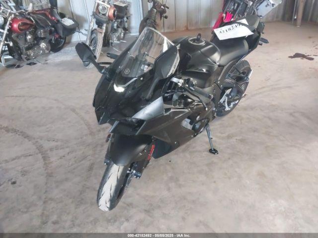  Salvage Kawasaki Zx1002