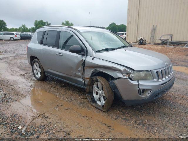  Salvage Jeep Compass