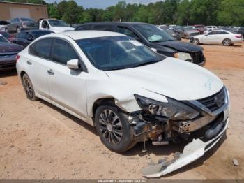  Salvage Nissan Altima