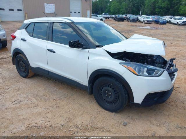  Salvage Nissan Kicks