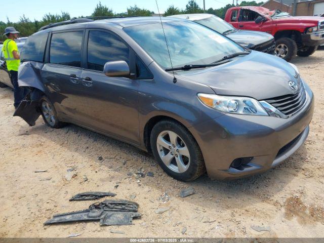  Salvage Toyota Sienna
