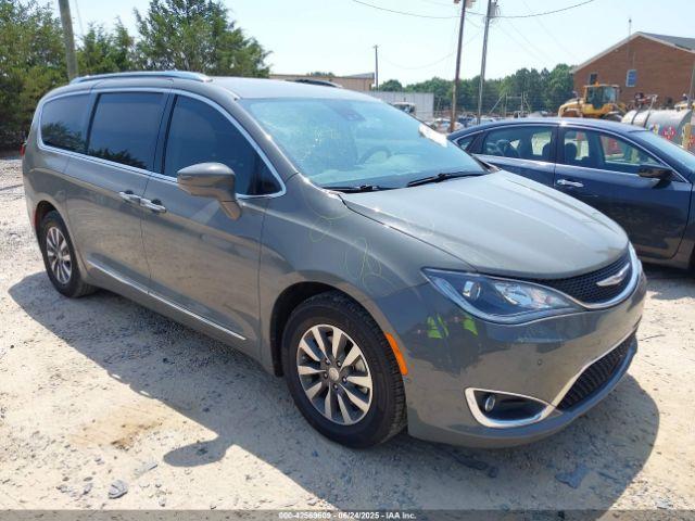  Salvage Chrysler Pacifica