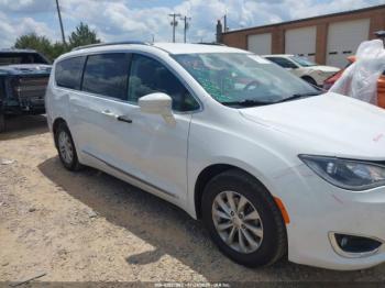  Salvage Chrysler Pacifica