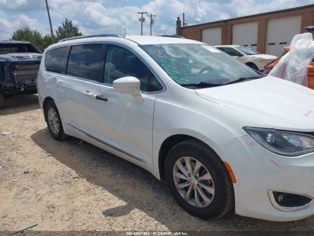  Salvage Chrysler Pacifica