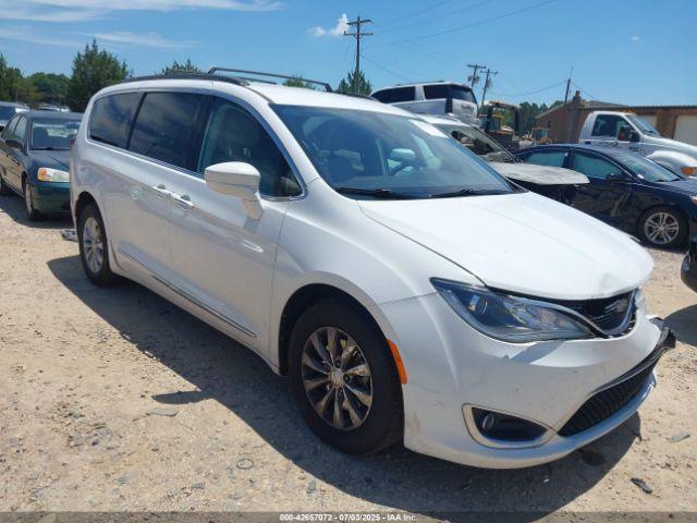  Salvage Chrysler Pacifica