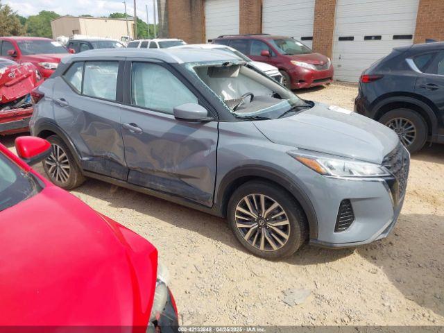 Salvage Nissan Kicks