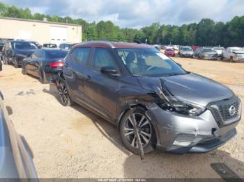  Salvage Nissan Kicks