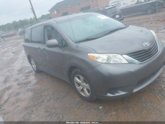 Salvage Toyota Sienna