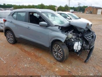  Salvage Nissan Kicks