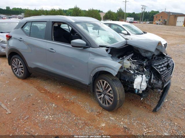  Salvage Nissan Kicks