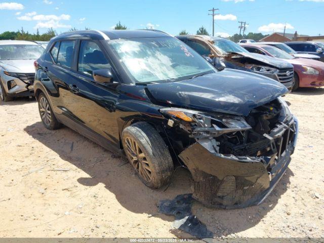  Salvage Nissan Kicks