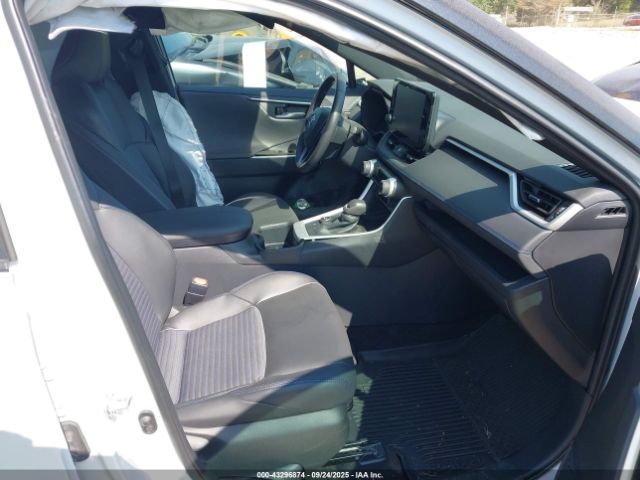 Toyota RAV4 Xse Image 5