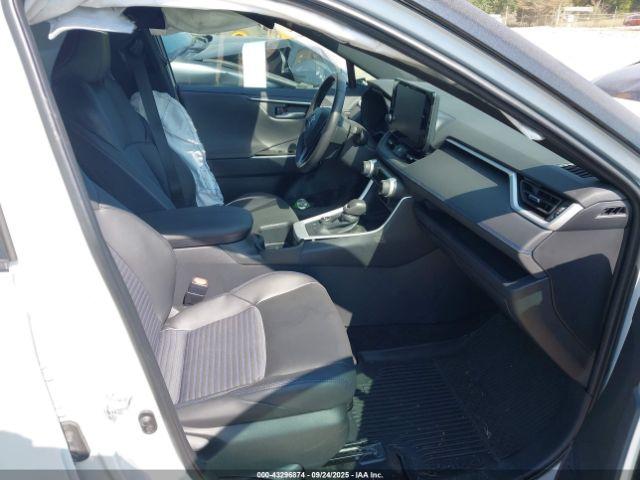 Toyota RAV4 Xse Image 5