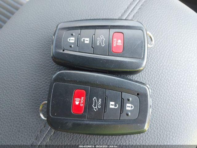 Toyota RAV4 Xse Image 10