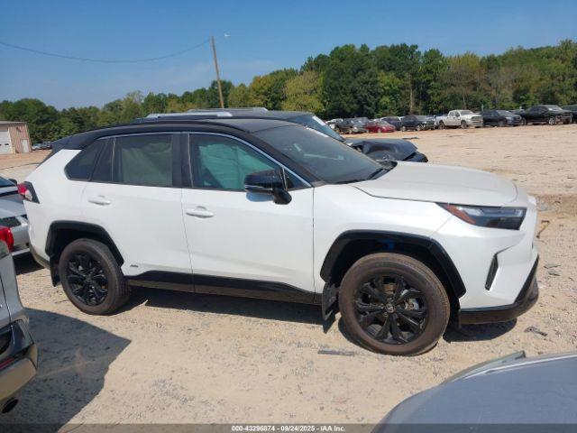 Toyota RAV4 Xse Image 13