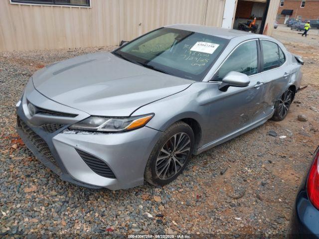 Toyota Camry Se Image 16