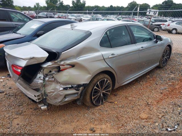 Toyota Camry Se Image 3