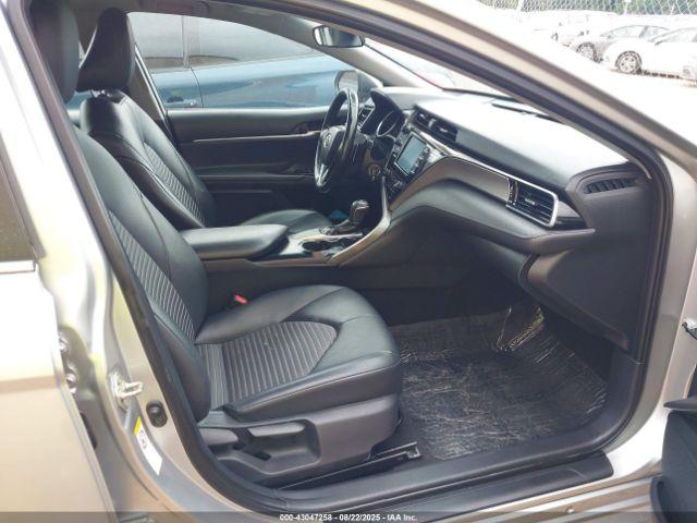 Toyota Camry Se Image 5