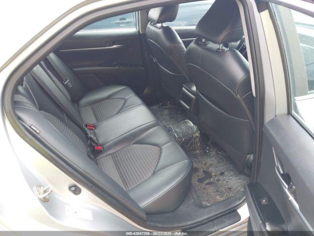 Toyota Camry Se Image 4