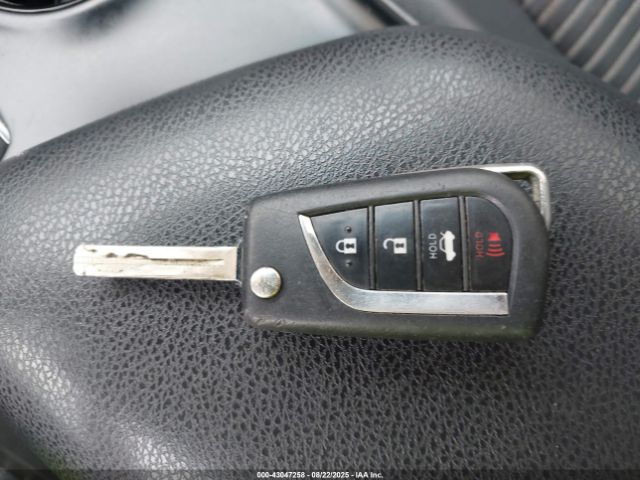 Toyota Camry Se Image 6