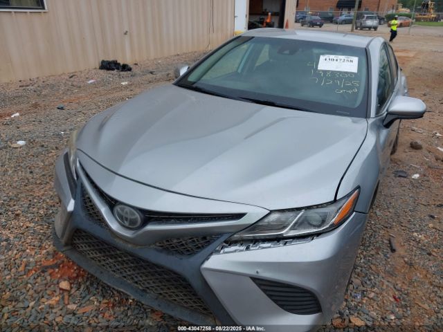 Toyota Camry Se Image 10