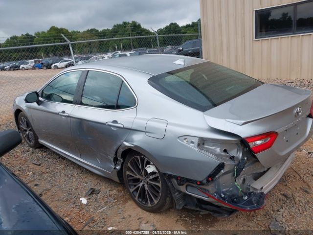Toyota Camry Se Image 14