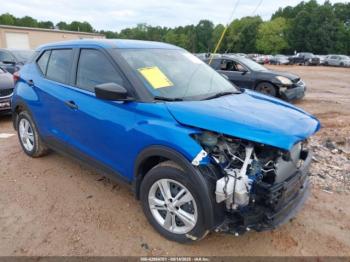  Salvage Nissan Kicks