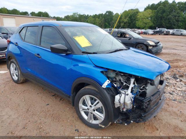  Salvage Nissan Kicks