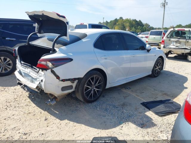 Toyota Camry Se Image 8