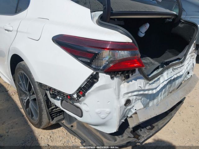 Toyota Camry Se Image 16