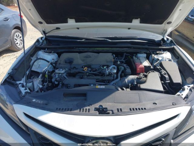 Toyota Camry Se Image 9