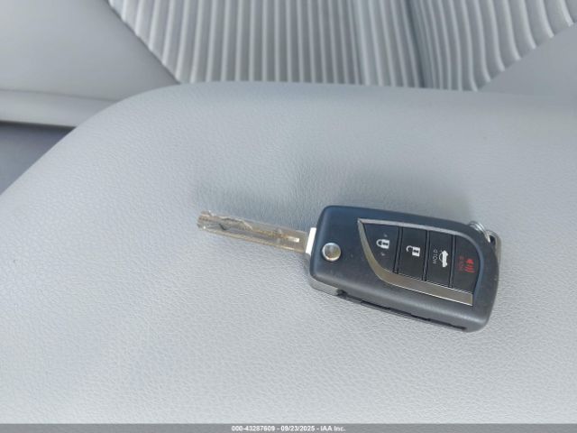 Toyota Camry Se Image 13