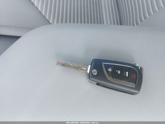 Toyota Camry Se Image 13