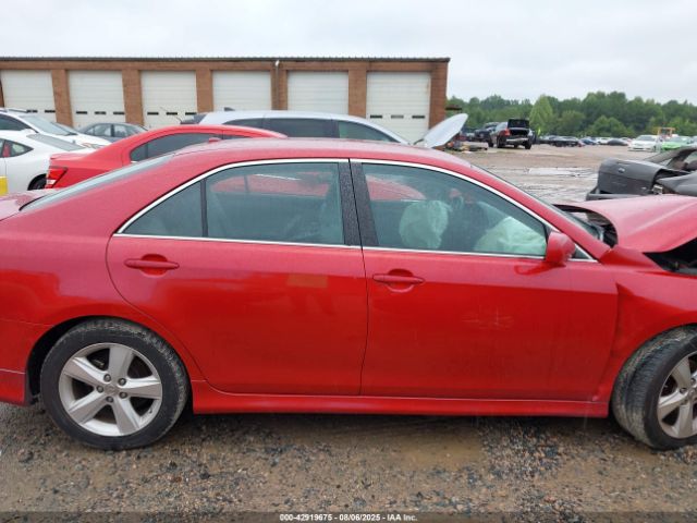 Toyota Camry Se Image 11