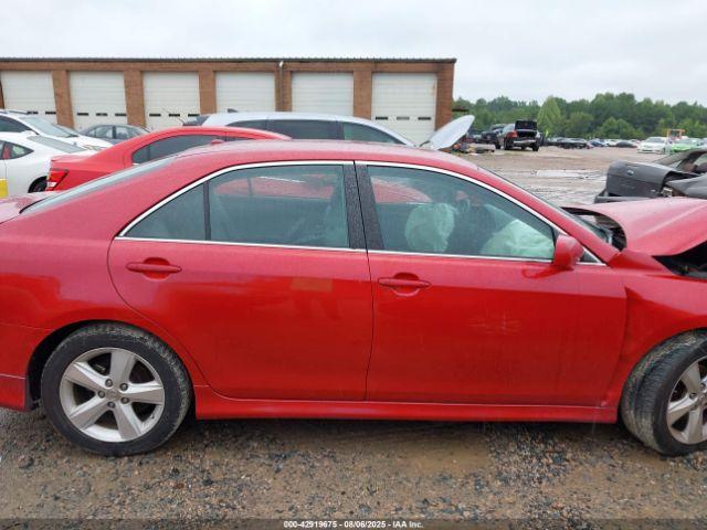 Toyota Camry Se Image 11