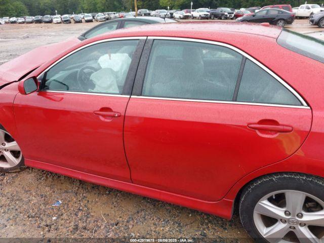 Toyota Camry Se Image 8