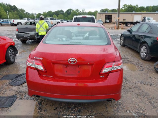 Toyota Camry Se Image 12