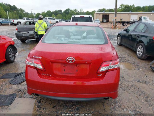 Toyota Camry Se Image 12