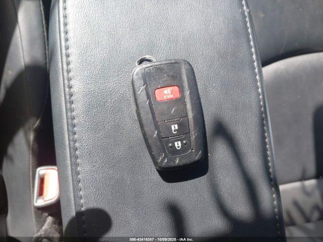 Toyota Prius Xle Image 9