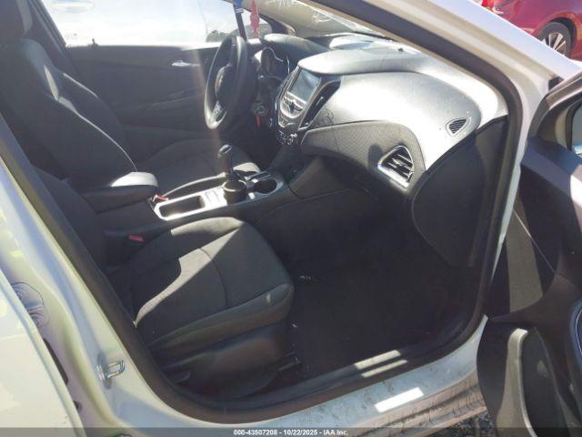 Chevrolet Cruze Lt Auto Image 12