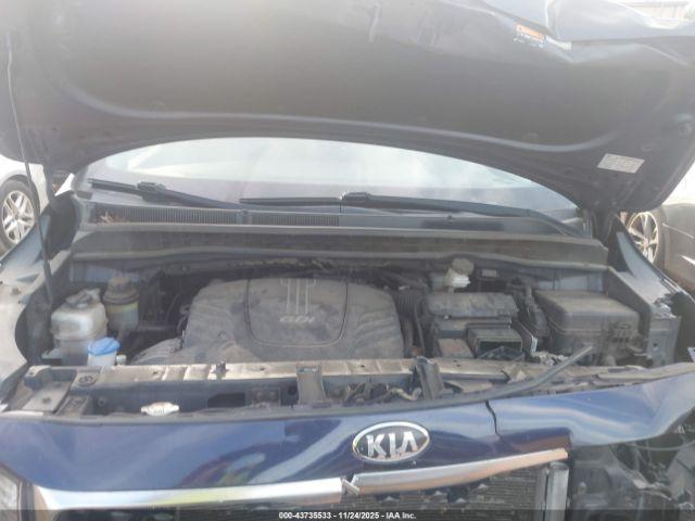 Kia Sedona Lx Image 3