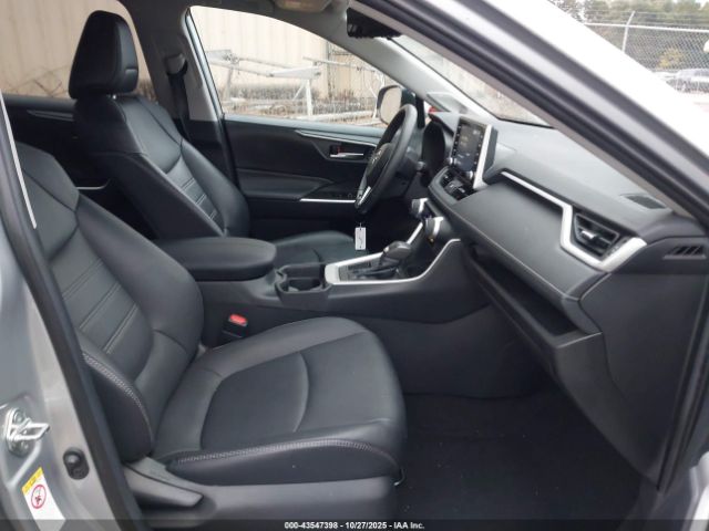 Toyota RAV4 Xle Premium Image 9