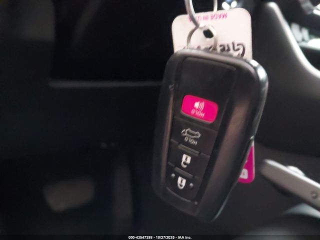 Toyota RAV4 Xle Premium Image 12